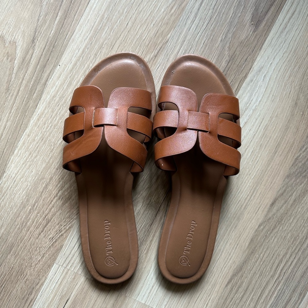 The Drop Flat Sandals | Size 8 | Brown